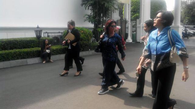 Tiga Srikandi dalam Kabinet Kerja yang dipimpin Presiden Jokowi kali ini datang secara bersamaan.