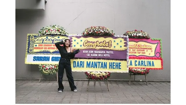 Awkarin Dikabarkan Beli Hotel, 6 Potret Tulisan di Karangan Bunganya Ini Curi Perhatian