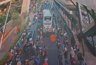 Bus Transjakarta Mogok di Cawang (Akun X @TMCPoldaMetro)