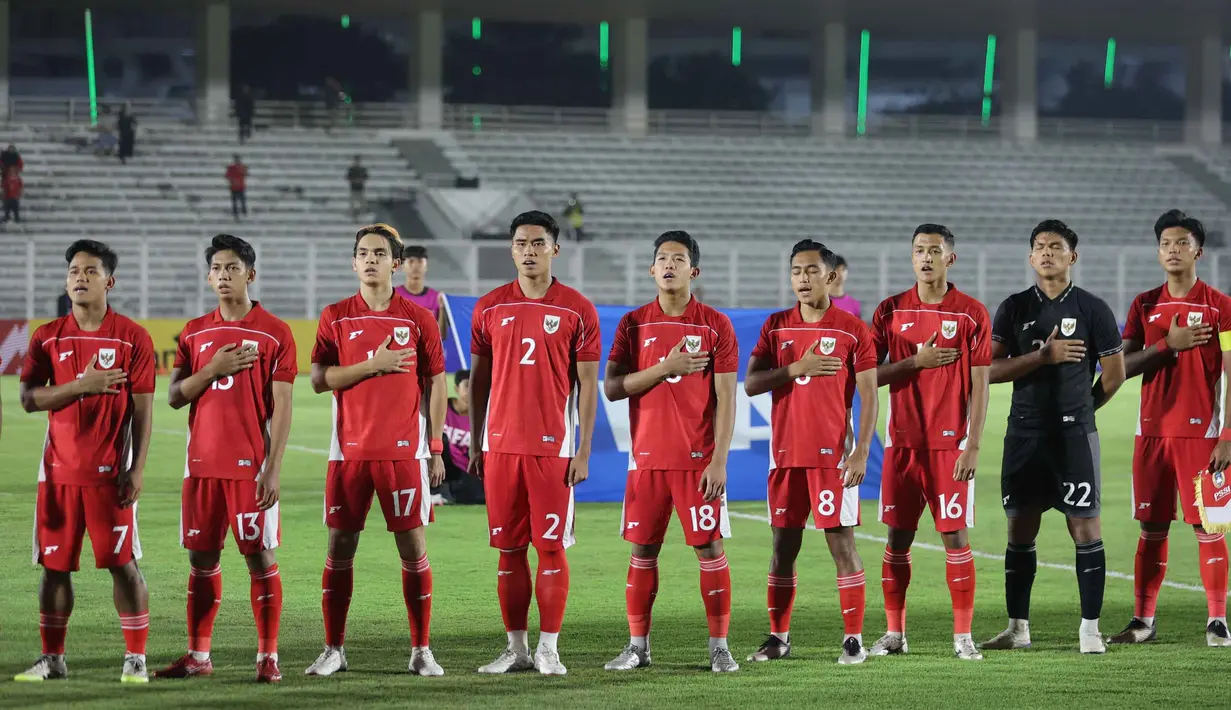 Timnas Indonesia U-22 melakoni laga uji coba pertama melawan India di Stadion Madya Gelora Bung Karno (GBK), Jakarta, Jumat (10/10/2025) malam WIB. (Bola.com/Muhammad Iqbal Ichsan)