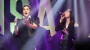Penyanyi Raisa dan Isyana Sarasvati menggelar showcase duet single perdananya dengan judul Anganku Anganmu. Acara berlarlangsung di Assembly Hall Menara Mandiri, Sudirman, Jakarta, Rabu malam (5/4/2017). (Deki Prayoga/Bintang.com)