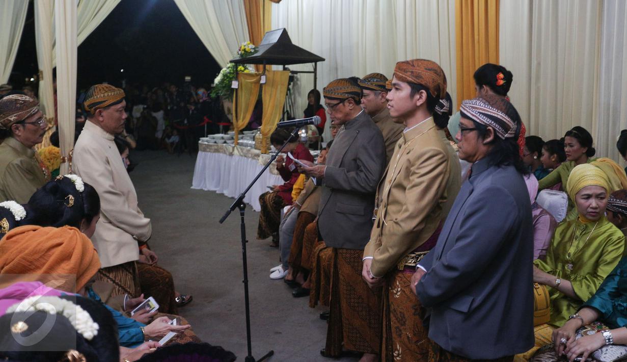 Prosesi Midodareni Gibran Rakabuming putra sulung Presiden Joko Widodo di kediaman calon mempelai wanita, Selvi Ananda Putri, Solo, Rabu (10/6/2015). (Liputan6.com/Faizal Fanani) 