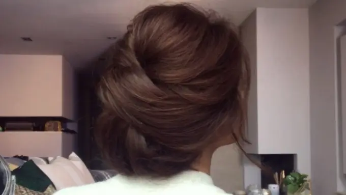 Simpel Banget, Bikin Sanggul Rambut Modern Tanpa Gunakan Spray