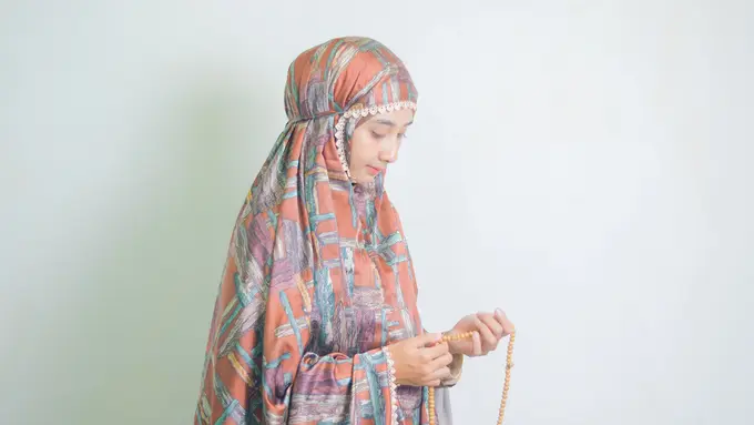 Inspirasi Mukena Kekinian untuk Kamu yang Suka Look Simpel tapi Elegan