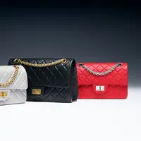 Bukan hanya gaya, tas Chanel bisa jadi pilihan investasi cerdas di tengah perang tarif. [Dok/CHANEL].