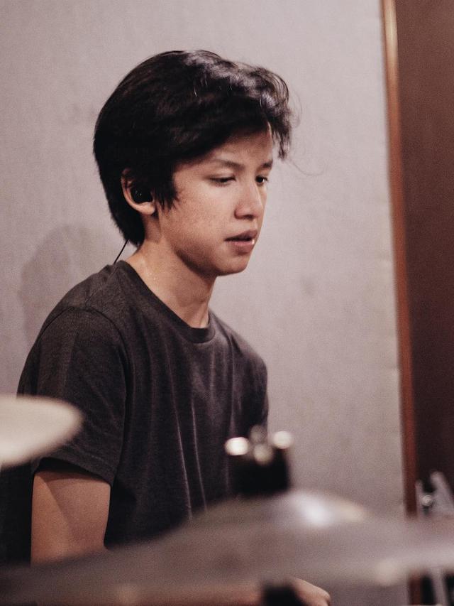 6 Transformasi Ray Prasetya dari Kontestan Idola Cilik Hingga Drummer BCL