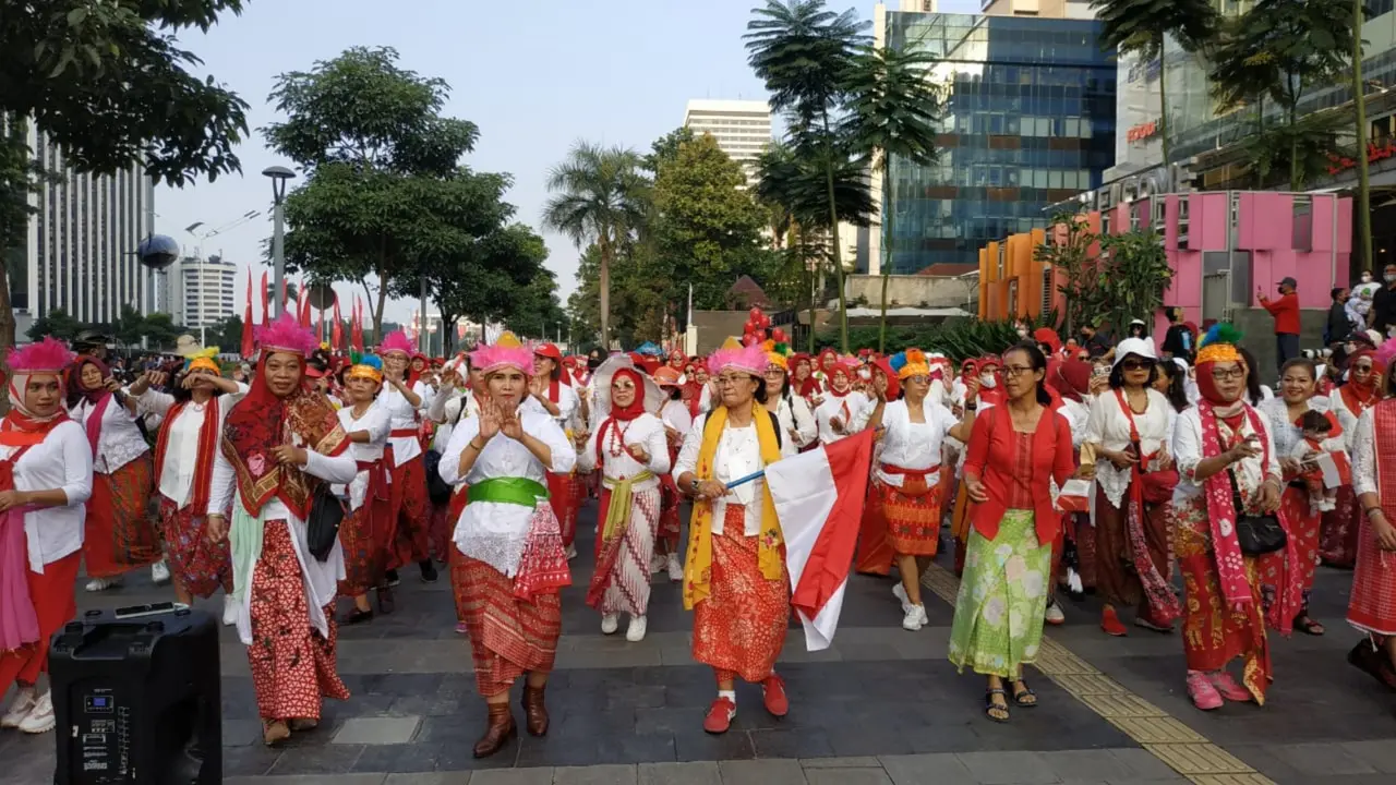 Perempuan Berkebaya Indonesia