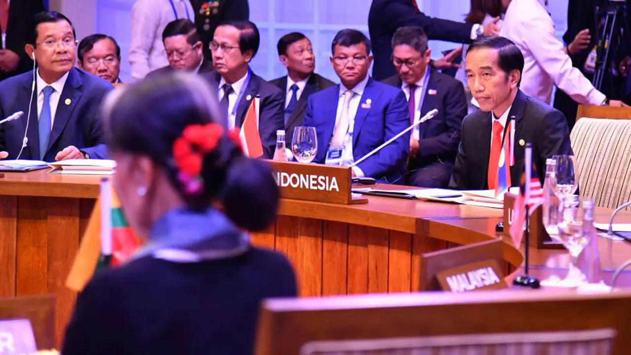 Presiden Jokowi membuka KTT ASEAN di Filipina.