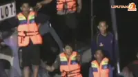 [VIDEO] Tim SAR Cari Korban Dermaga Parepare Ambruk
