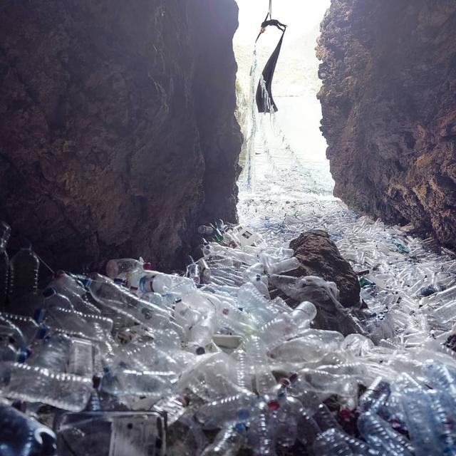 Manfaatkan Sampah Plastik Jadi Seni Instalasi, 6 Karya Pria Ini Bikin Takjub