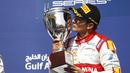 1.	Rio Haryanto mencium trofi kemenangannya di Race 2 (Sprint Race) balap GP2 seri Bahrain di Sirkuit Internasional Sakhir, Bahrain. Minggu (19/4). (photo by gp2series)
