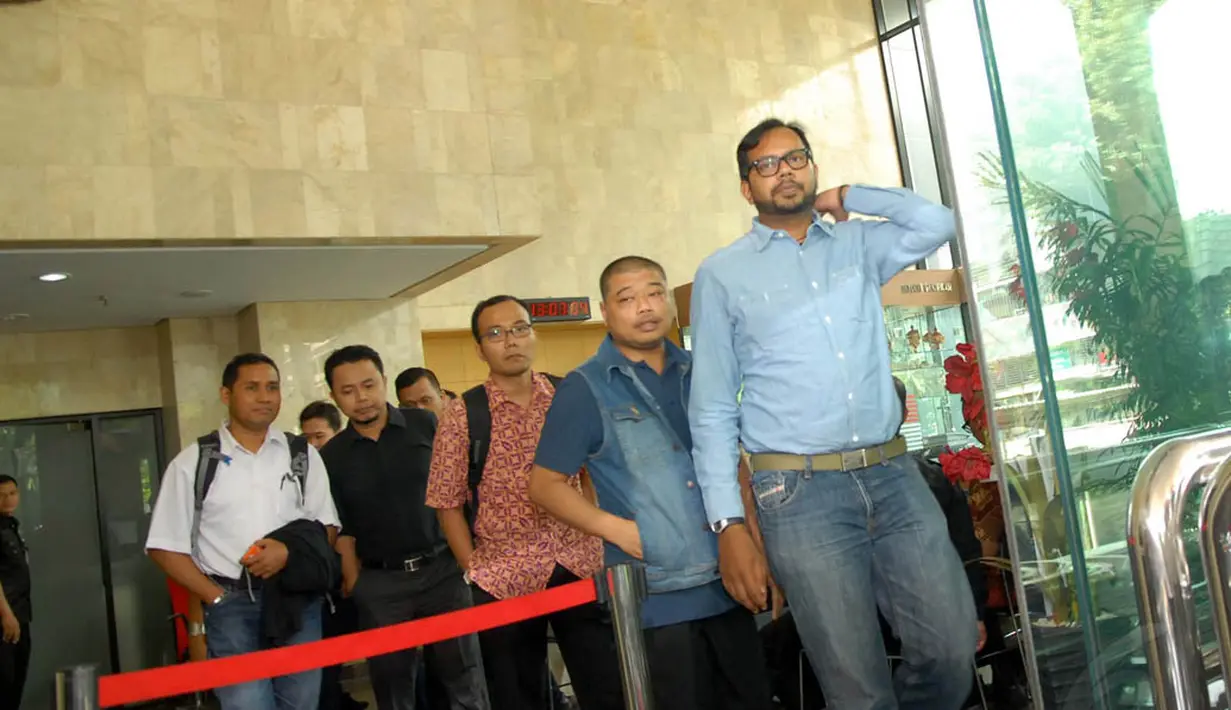 Koalisi Masyarakat Sipil (KMS), mendatangi gedung Komisi Pemberantasan Korupsi. Jakarta, Selasa, (15/7/14) (Liputan6.com/Miftahul Hayat)