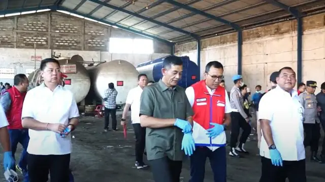 Polisi membongan penyalahgunaan BBM Subsidi di Pasuruan. (Dian Kurniawan/Liputan6.com)