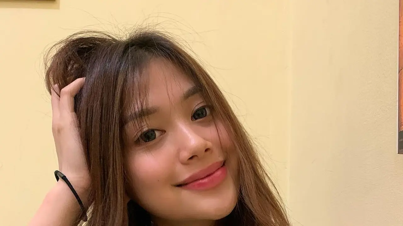 Viabel Callysta Aileen (https://www.instagram.com/p/CMGguI3gOJW/)