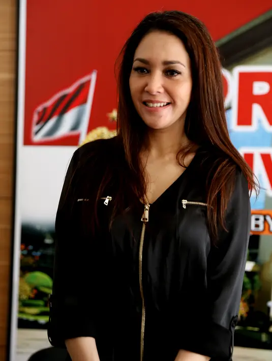 Meski gerah dengan isu artis prostitusi, Maia Estianty tetap memberikan senyum terbaiknya di depan umum (Wimbarsana/Bintang.com)