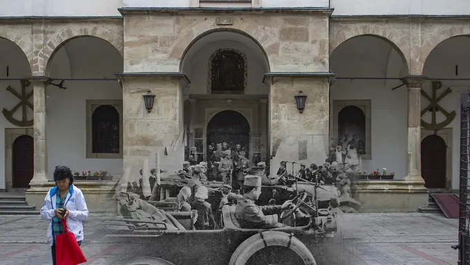 Ketika Masa Lalu dan Masa Kini Bersatu dalam Sebuah Foto