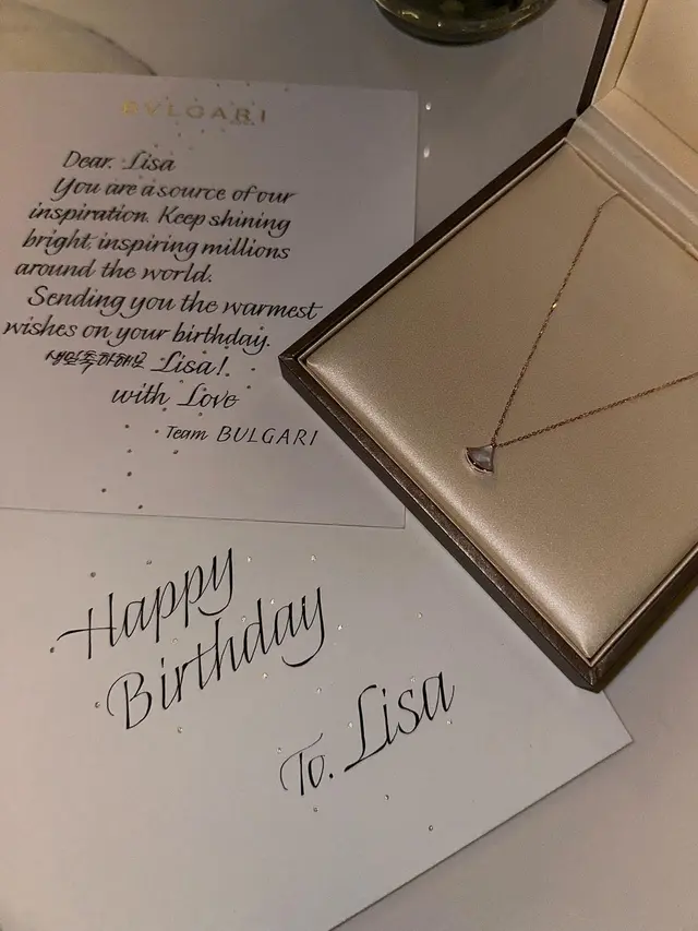 Lisa BLACKPINK Dapat Kado Ulang Tahun Puluhan Juta dari Celine dan Bvlgari