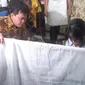 Terpidana mati Mary Jane tengah membatik. (Liputan6.com/Yanuar H)