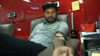 Persebaya melakukan donor darah untuk korban bom gereja di Surabaya. (Bola.com/Dok. Persebaya)
