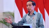 Presiden Joko Widodo (Jokowi) memberikan pengarahan kepada Peserta Program Pendidikan Singkat Angkatan (PPSA) XXIV dan Alumni Program Pendidikan Reguler Angkatan (PPRA) LXV Tahun 2023 Lembaga Ketahanan Nasional RI di Istana Negara, Provinsi DKI Jakarta, Rabu, 4 Oktober 2023. (Dok Sekretariat Kabinet RI)