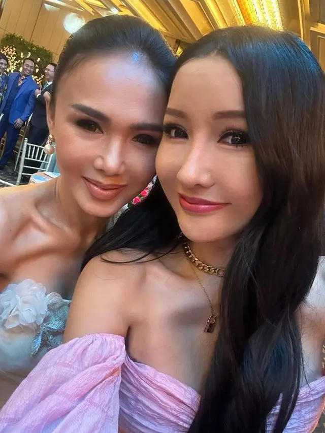 Tampilan Wajah Asli Selebritis saat Bermakeup dari Kamera Handphone Lucinta Luna. [Instagram/@lucintaluna_manjalita]