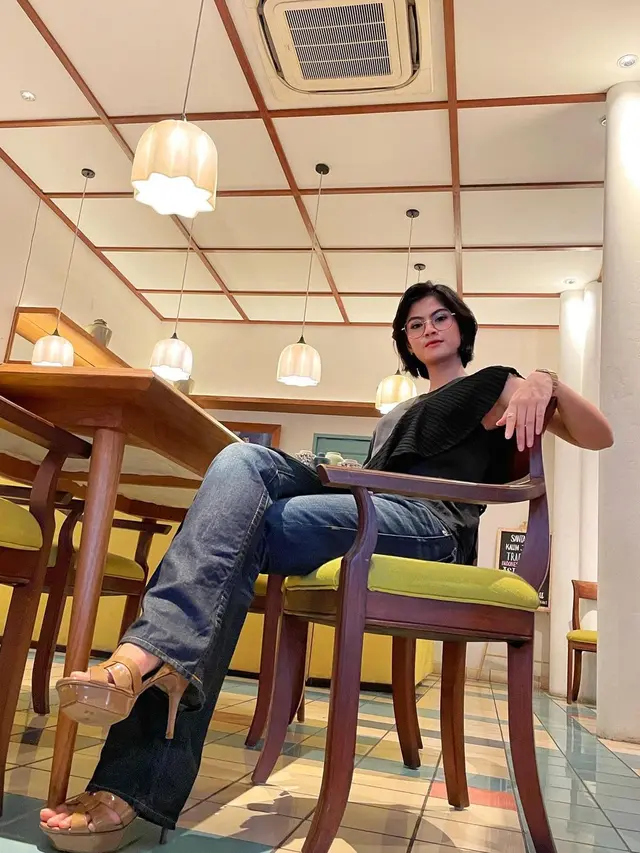 6 Potret Terbaru Hana Saraswati dengan Gaya Rambut Super Pendek, Bak Polwan