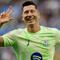 Penyerang Barcelona, Robert Lewandowski melakukan selebrasi setelah mencetak gol ketiganya pada pertandingan sepak bola Liga Spanyol melawan Deportivo Alaves di stadion Mendizorroza, Vitoria, Minggu 6 Oktober 2024. (Cesar Manso/AFP)