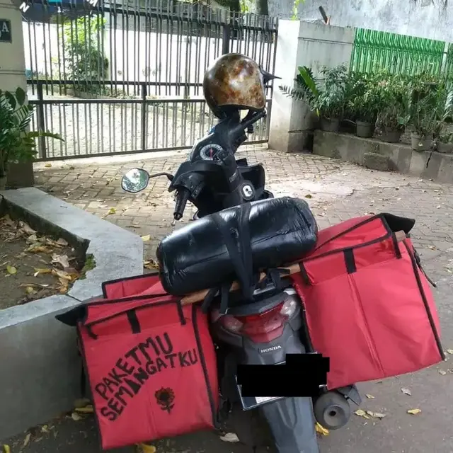 9 Tulisan Kocak di Belakang Motor saat Bawa Barang Ini Bikin Geleng Kepala