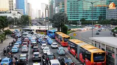 Untuk jalur padat penumpang seperti Koridor I yang melewati Bundaran HI, Jakarta Pusat perlu disediakan jumlah busway lebih banyak.(Liputan6.com/ Abdul Aziz Prastowo)