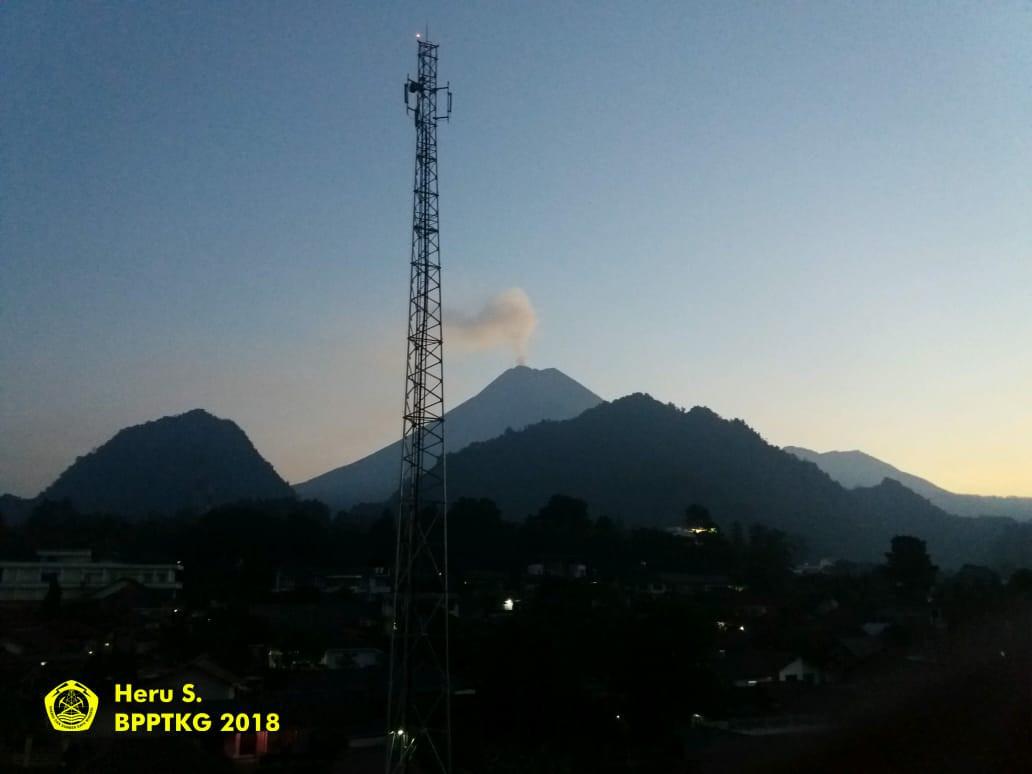 Penampakan Gunung Merapi, Senin (4/6/2018) pagi. (Twitter @BPPTKG)