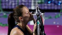 Agnieszka Radwanska sukses menyabet gelar juara di turnamen WTA Finals 2015 seusai mengalahkan pemain Republik Ceska, Petra Kvitova.