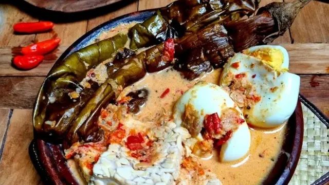 Resep sambal pecel terong kuah santan. (dok. Cookpad @yayak_12358506)