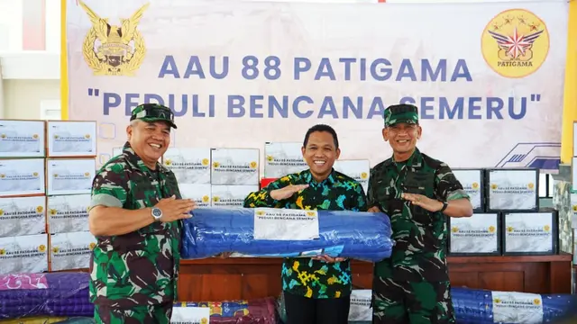 Bupatu Lumajang Thoriqul Haq menerima sejumlah bantuan logistik dari AAU 88 Patigama (Istimewa)