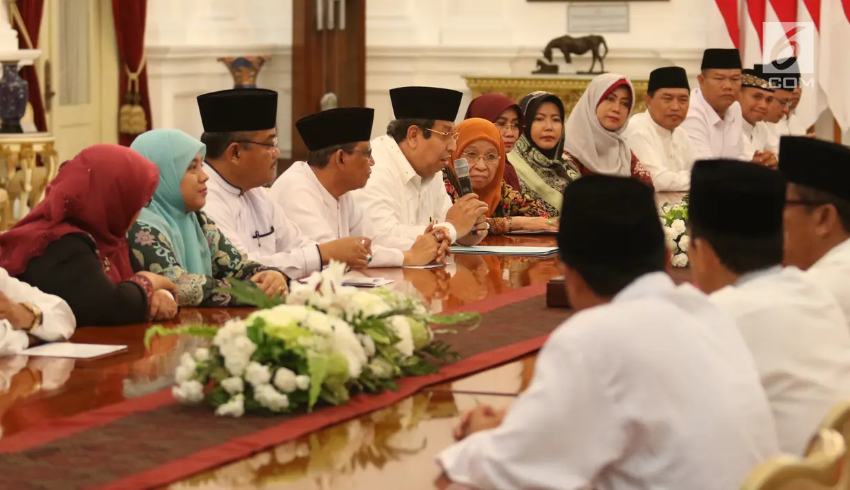 Ikatan Persaudaraan Qori- Qoriah dan Hafiz-Hafizah Seluruh Indonesia (IPQOH) meminta kepada Presiden Jokowi untuk membuat Keppres mengenai keberadaan LPTQ dan IPQOH di Istana Merdeka, Jakarta, Senin (12/6). (Liputan6.com/Angga Yuniar)