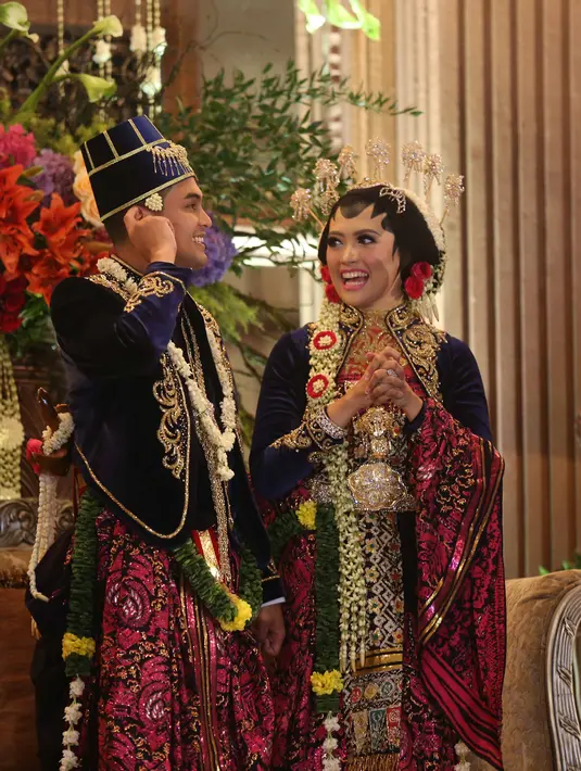 "Kalo saya emang dari dulu udah pengen (nikah). Mumpung ada yang mau, yang mau juga kaya gini, cantik, cocok, baik," timpal Ridwan Ghani menyambung ucapan Aditya Putri. (Nurwahyunan/Bintang.com)