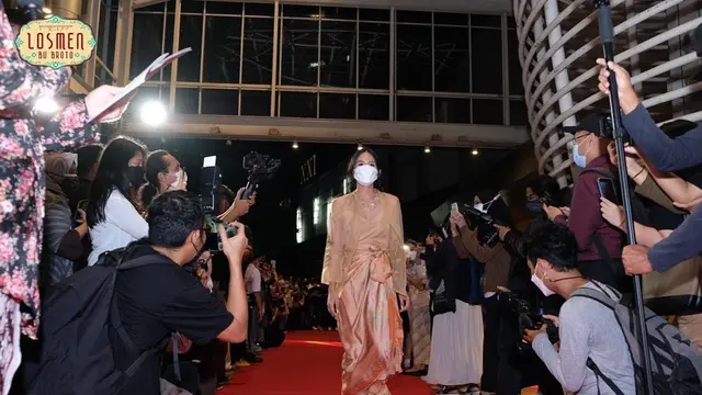 Diadaptasi dari Serial TV Lawas, Ini 6 Potret Gala Premiere Film Losmen Bu Broto