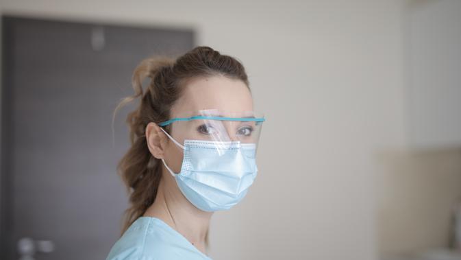 Ilustrasi Penggunaan Masker Pada Petugas Kesehatan Credit: pexels.com/AndreaPiacquadio