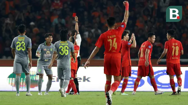 Foto: Diwarnai Kartu Merah Arief Catur, Persija Sikat Persebaya di BRI Liga 1 2023 / 2024