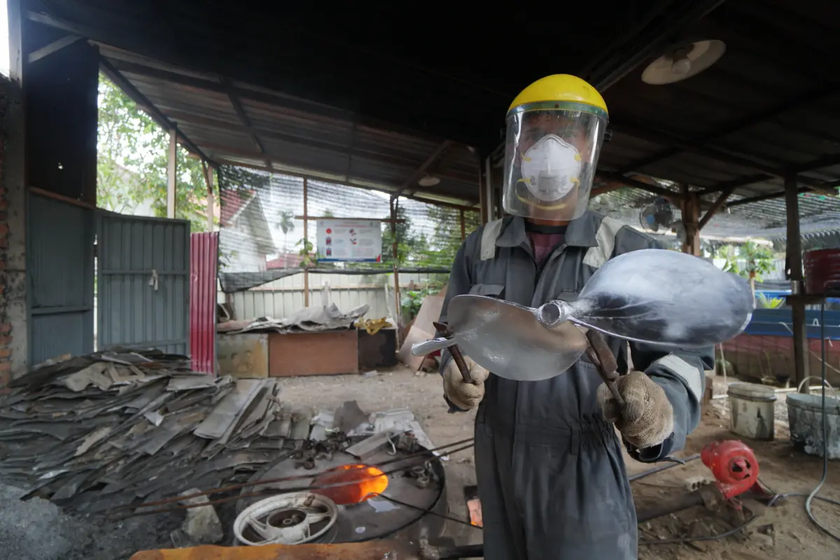 Telihan Recycle menjadi kelompok binaan PT Badak NGL memproduksi baling