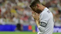 SOROTI - Sergio Ramos menyoroti buruknya kinerja lini depan Real Madrid saat ditahan imbang tanpa gol oleh PSG di Liga Champions, Kamis (22/10/2015) dini hari WIB. (uefa.com)