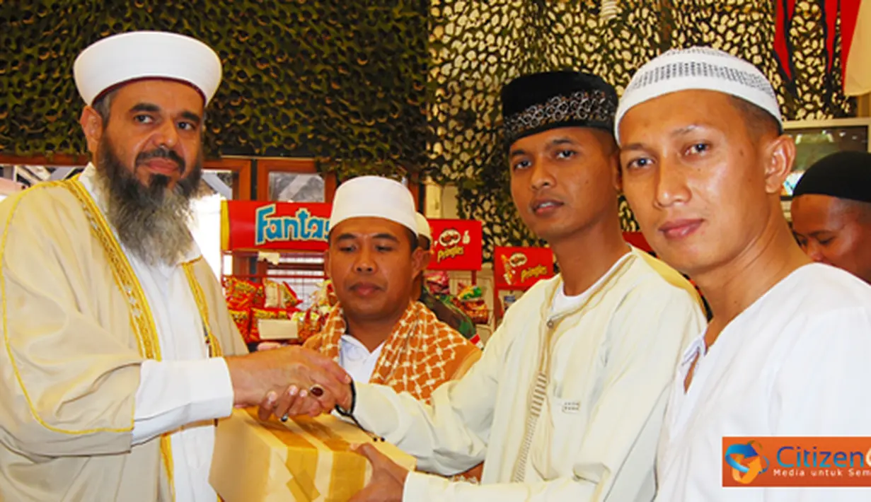 Citizen6, Lebanon: Bertindak selaku Imam pada pelaksanaan Sholat Idul Fitri 1433 H kali ini adalah tokoh agama/ulama  yang cukup berpengaruh di daerah Lebanon Selatan yaitu Syekh Jihad. (Pengirim: Badarudin Bakri)