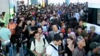 Tangis Penumpang Lion Air di Bandara Soekarno-Hatta