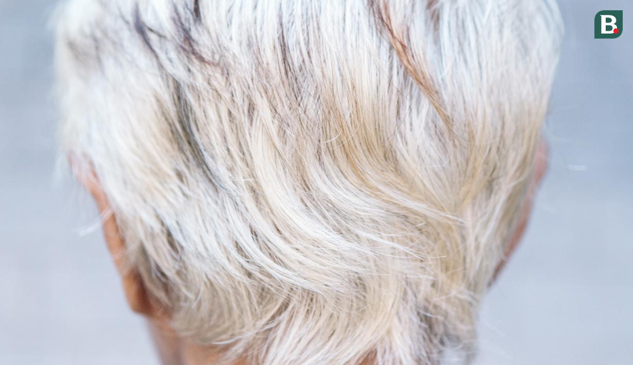 Rambut putih dari legenda bulutangkis Indonesia, Tati Sumirah yang kini usianya sudah menginjak 66 tahun. (Bola.com/Atet Dwi Pramadia