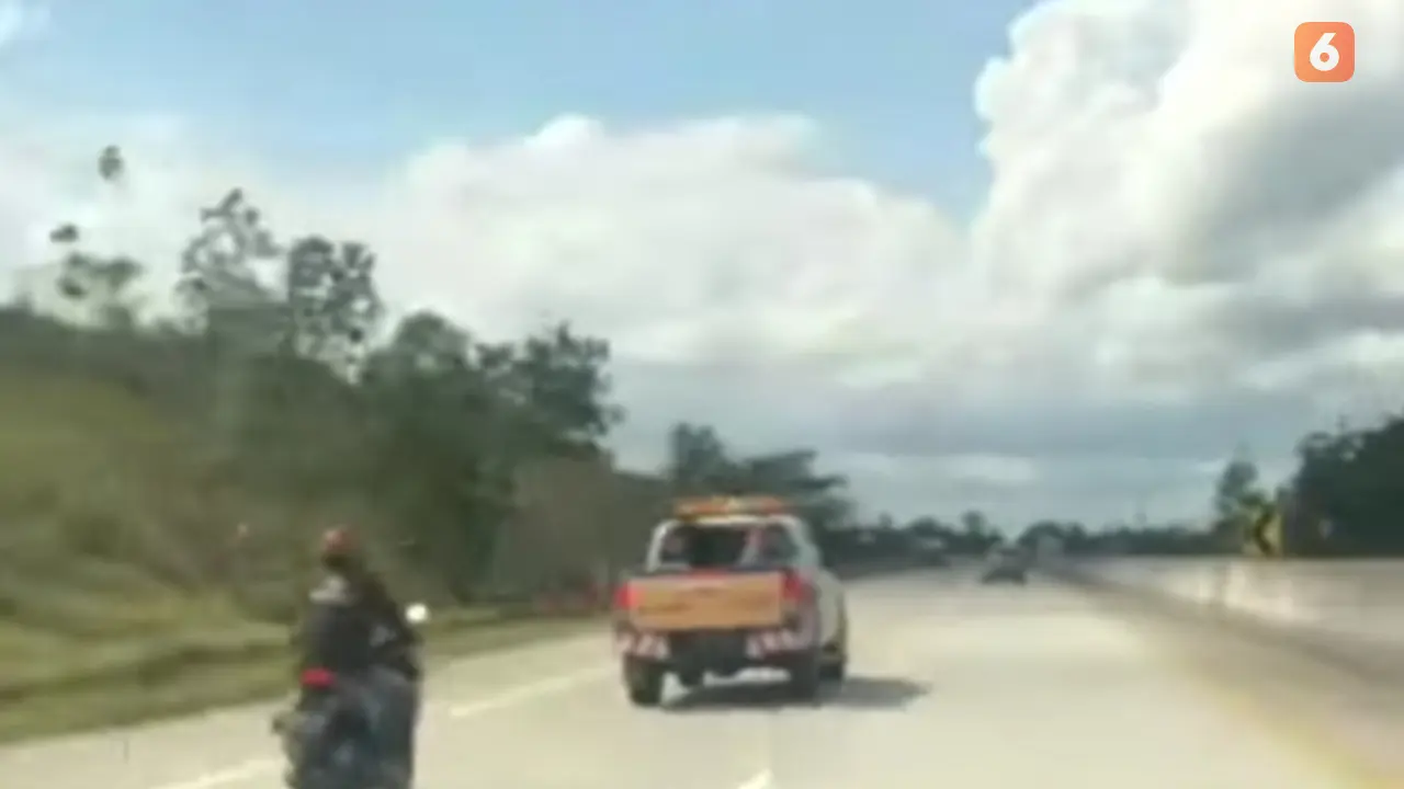 Terobos Jalan Tol