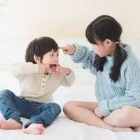 Cegah perselisihan kakak adik./Copyright shutterstock.com/g/ANURAK%2BPONGPATIMET