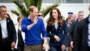 Salah satu gaya andalan Kate Middleton yang semua orang bisa menirunya dalam ansambel nautical. Yaitu memakai kaus bergaris putih dan biru yang menjadi favoritnya sampai sekarang untuk menghadiri acara semi formal. (Foto: Shutterstock)