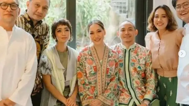 5 Potret BCL dan Tiko Aryawardhana Pakai Baju Senada, Tampak Serasi