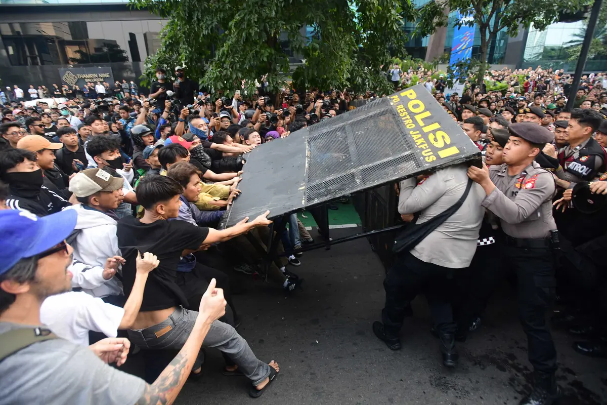 Sempat Bentrok, Demo BEM UI Suarakan 5 Tuntutan