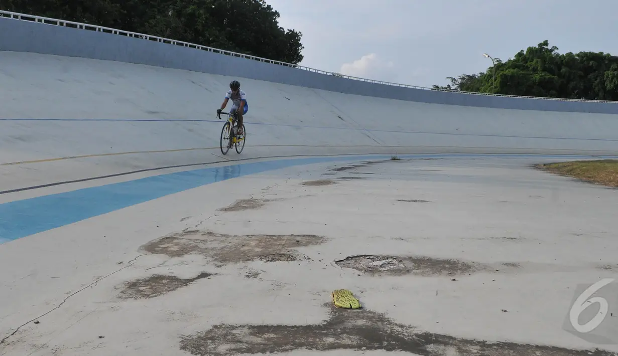 Penampakan Stadion balap sepeda Velodrome GOR Rawamangun, Jakarta, Jumat (15/5/2015). Rencananya Pemprov DKI Jakarta akan merehab Velodrome dengan anggaran mencapai Rp 400 Miliar. (Liputan6.com/Herman Zakharia)