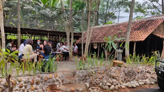 Nikmat Makan Sayur Lodeh Ala Warung Kopi Manis Kuningan